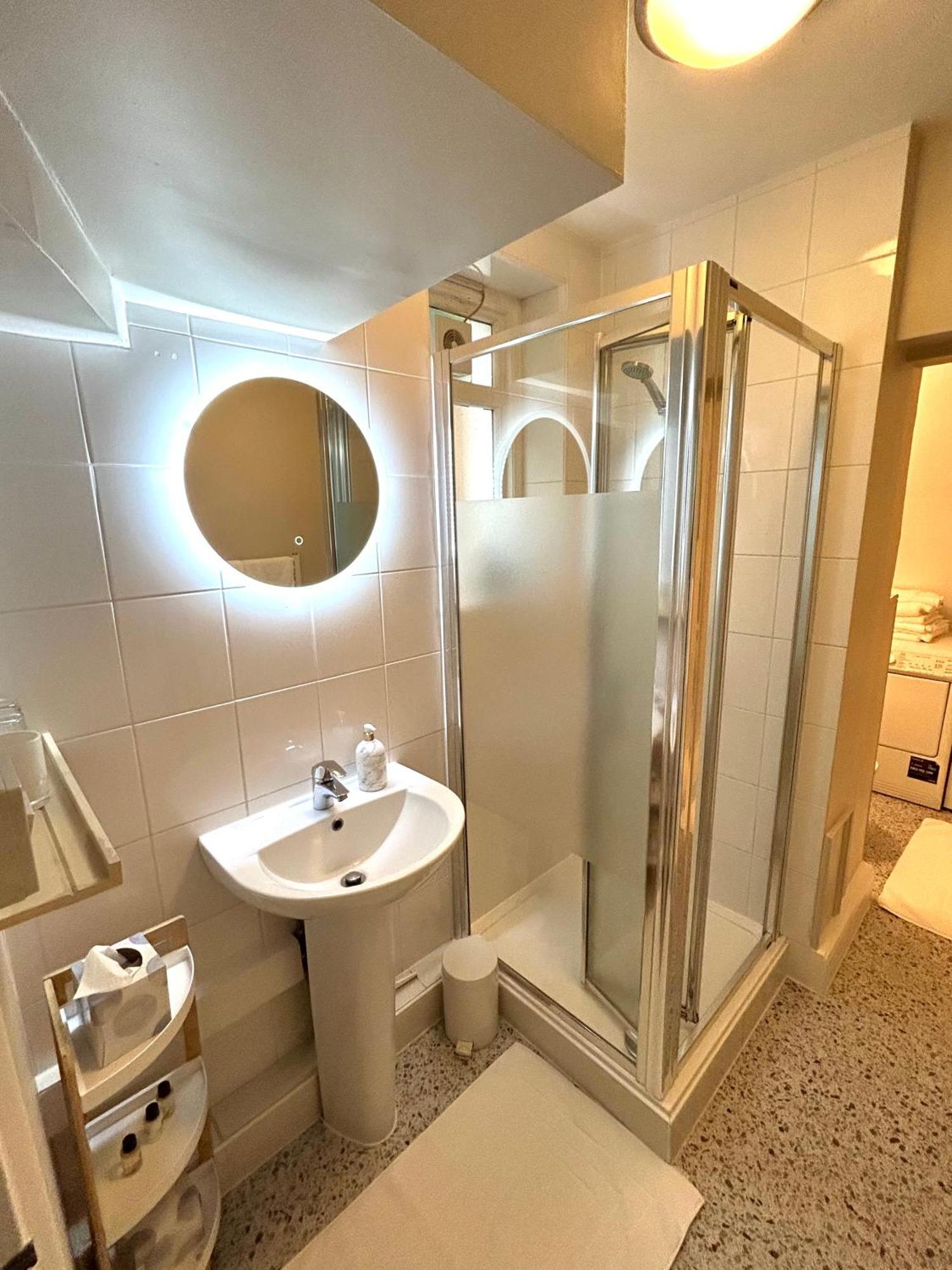 לונדון Spacious Comfortable Flat With Free Parking In East Finchley, Muswell Hill & Close To Alexandra Palace מראה חיצוני תמונה