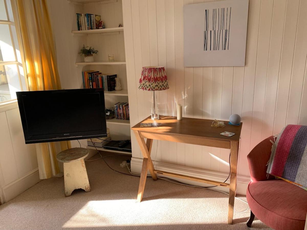 לונדון Spacious Comfortable Flat With Free Parking In East Finchley, Muswell Hill & Close To Alexandra Palace מראה חיצוני תמונה